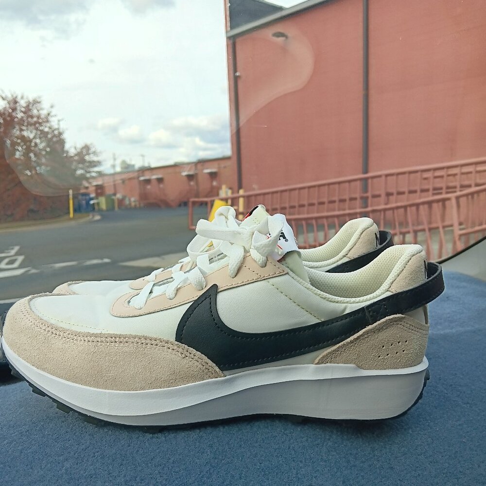 Brand new Nike womens Waffle debut size 8